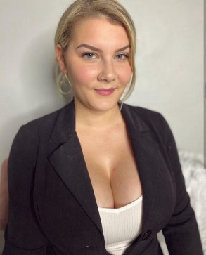 Laura, 33, United States