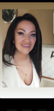 Ann Beatty, 39, Germany