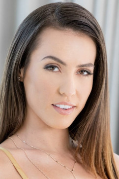 Kelsi Monroe, 33, United States