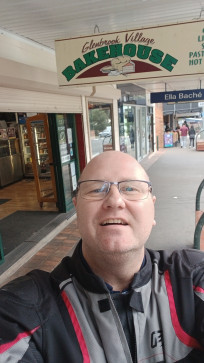 Tom, 54, Australia