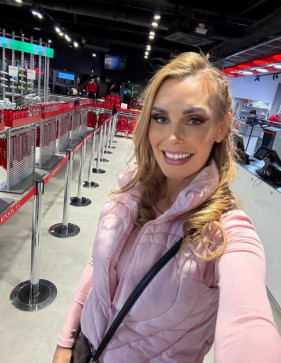 Amanda White, 39, United States