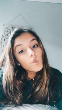 Sara, 18, United Kingdom