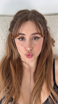 Emilia Millie, 30, United States