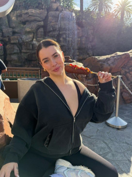 Mandy, 30, United States