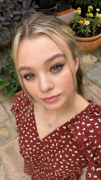 Ella, 24, United States