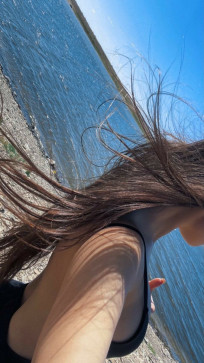 Mia, 25, United States