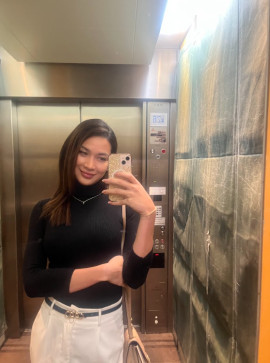 Bella, 33, United States