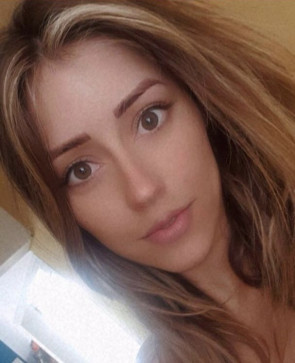 Isabella, 27, United States