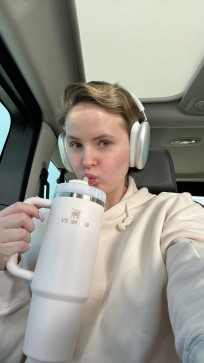 Jess, 28