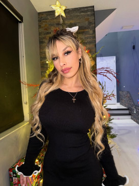 Queenofflo, 31, United States