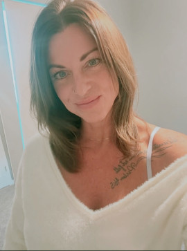 Laura, 42, United States