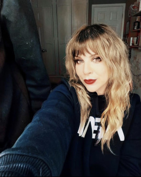Eva, 28, Canada