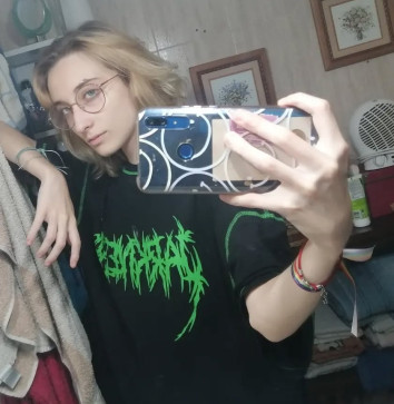 Elena, 18, United States