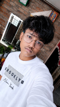 Ravi Kishan, 18, India