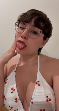 Janet, 24, United Kingdom