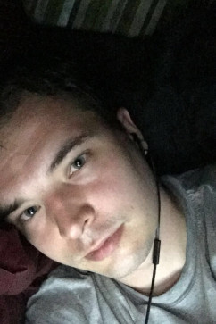 Ry, 22, United Kingdom