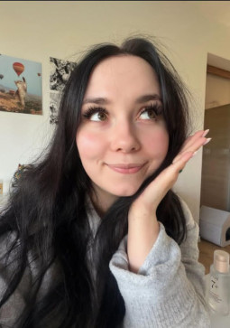 Katie Barbie , 33, United States