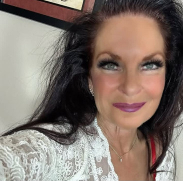 MISS K, 52, United States