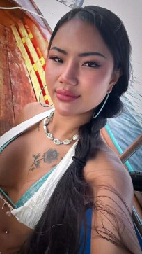 Praew Paradise, 32, Canada