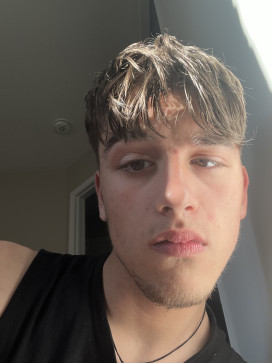 Vladislav, 18, Canada
