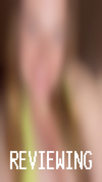 Bella Hollowa, 27, Canada