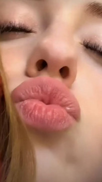 Rachel  Wills, 28, United States
