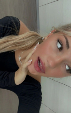 Rebecca Williams, 32, Italy
