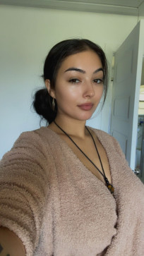 Cute Nina, 25