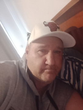 Drew, 51, Australia