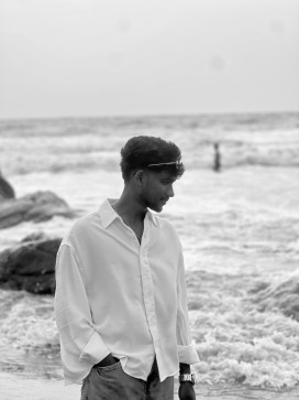 Paris Paris, 18, India
