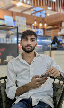 Muizz Mughal, 18, Qatar