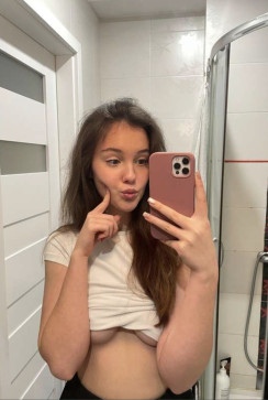 Mia Look, 18, United States