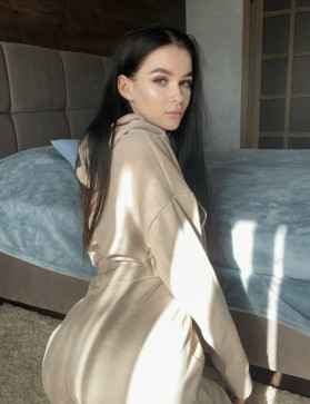 Kayla, 26, United States