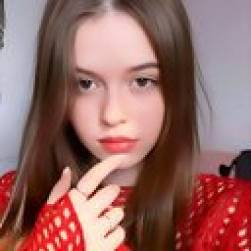 Bella, 26, United States