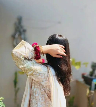 Anuushka, 18, India