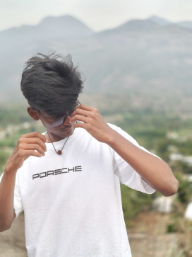 Venkyyy, 20, India