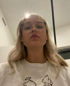 Debbie, 21, United States