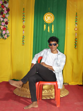 Mister Moon, 21, India