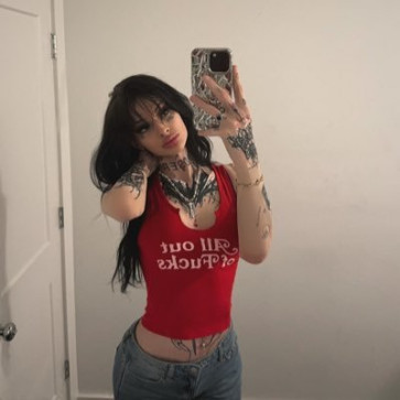 Vicky, 18, Brazil
