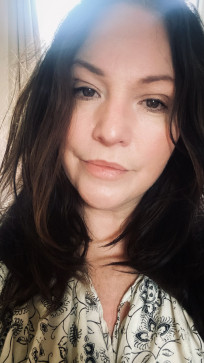 Mia, 52, United Kingdom