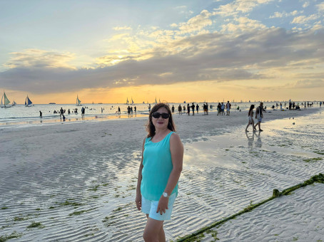DAPHNE DOMINGO, 58, Philippines