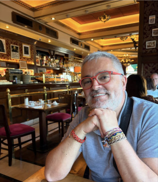 Dennis, 58, Spain