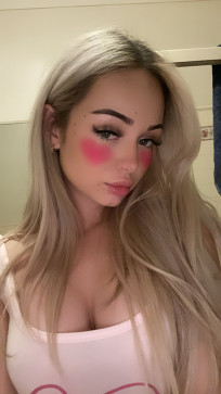 Julie, 20, United States