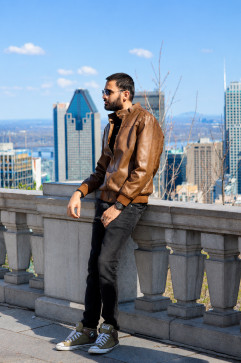Lic India, 18, Canada