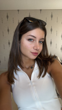 Nora Selene, 25, Greece