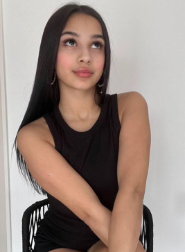 Stephanie Jeanne, 28, United States