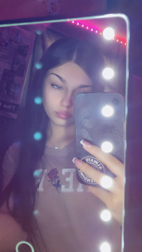 Emilyy, 19, United States