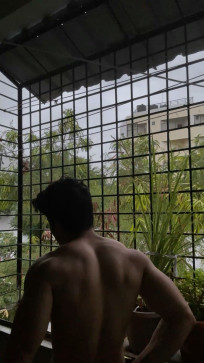 Red Flag, 25, India