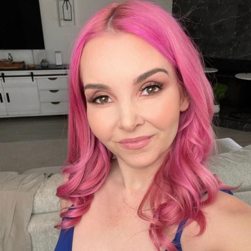 Jennifer Moses, 18, United States