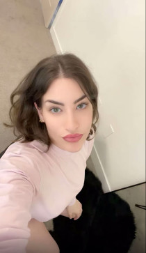 Arina Wright, 31, United Kingdom